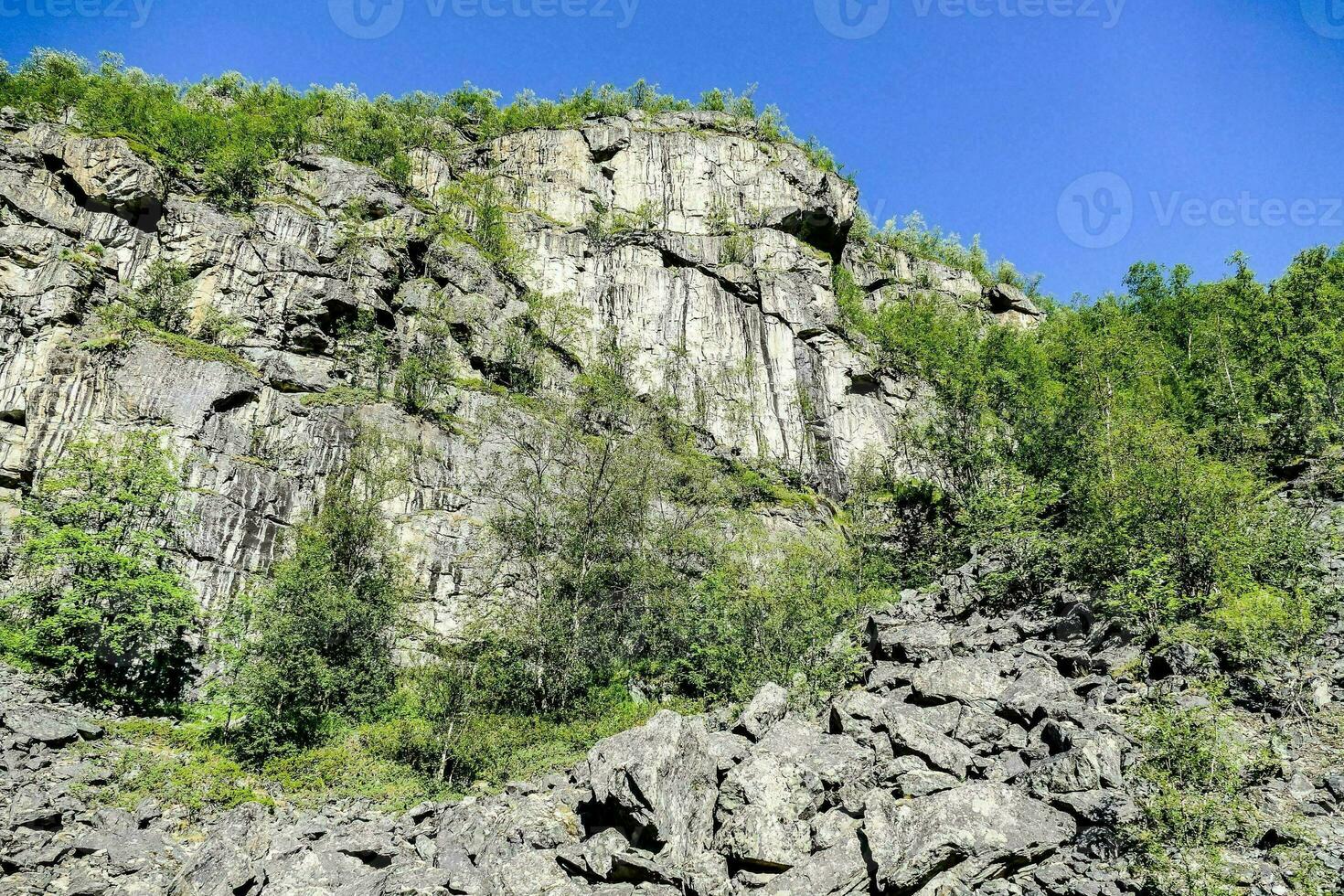 schilderachtig uitzicht op de bergen foto