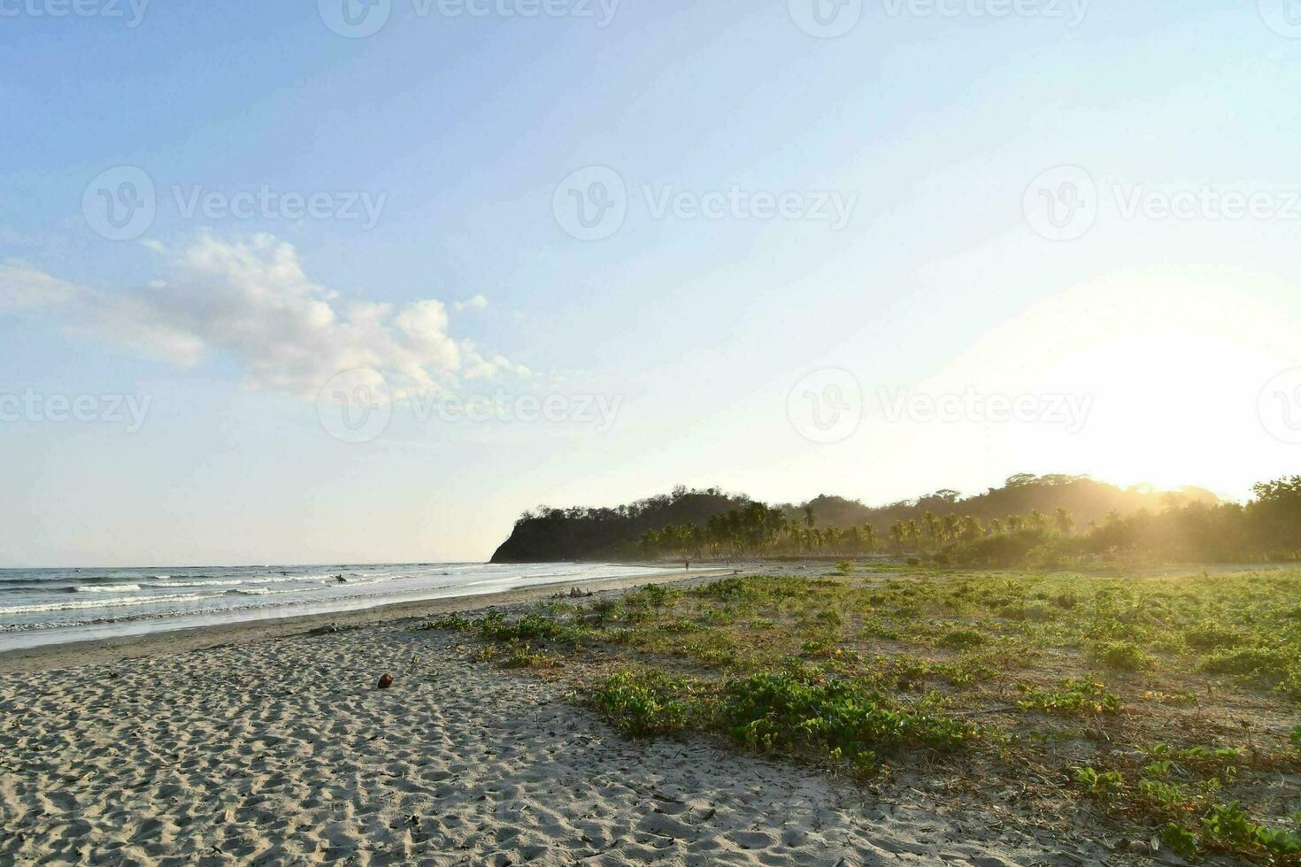 op het strand foto