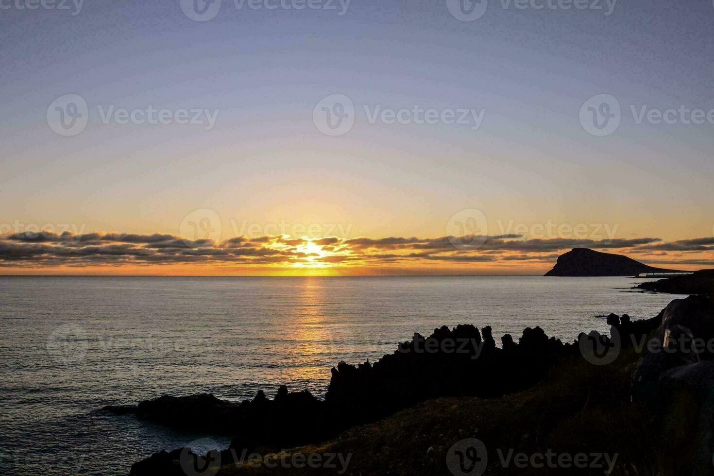 prachtig uitzicht op de zonsondergang foto