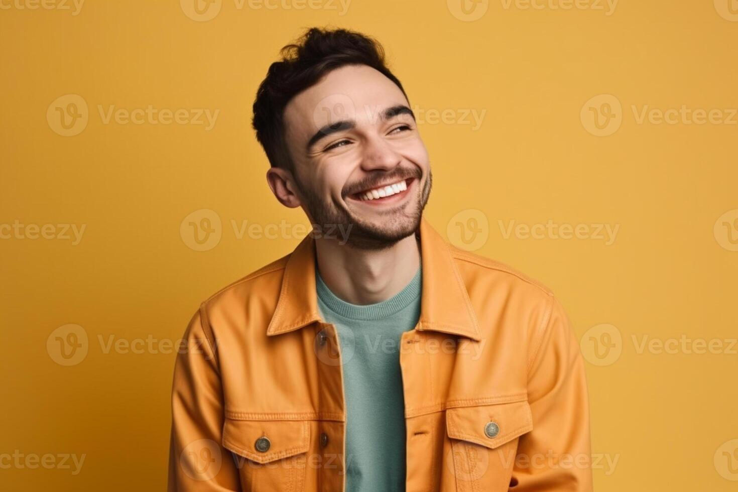 ai generatief een Mens Aan solide kleur achtergrond met een glimlach gelaats uitdrukking foto