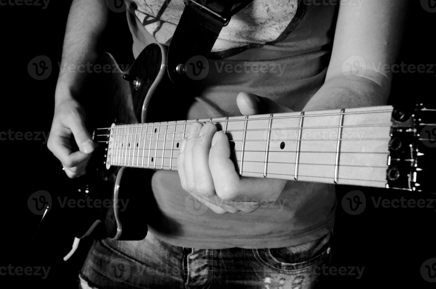 man gitaar spelen foto