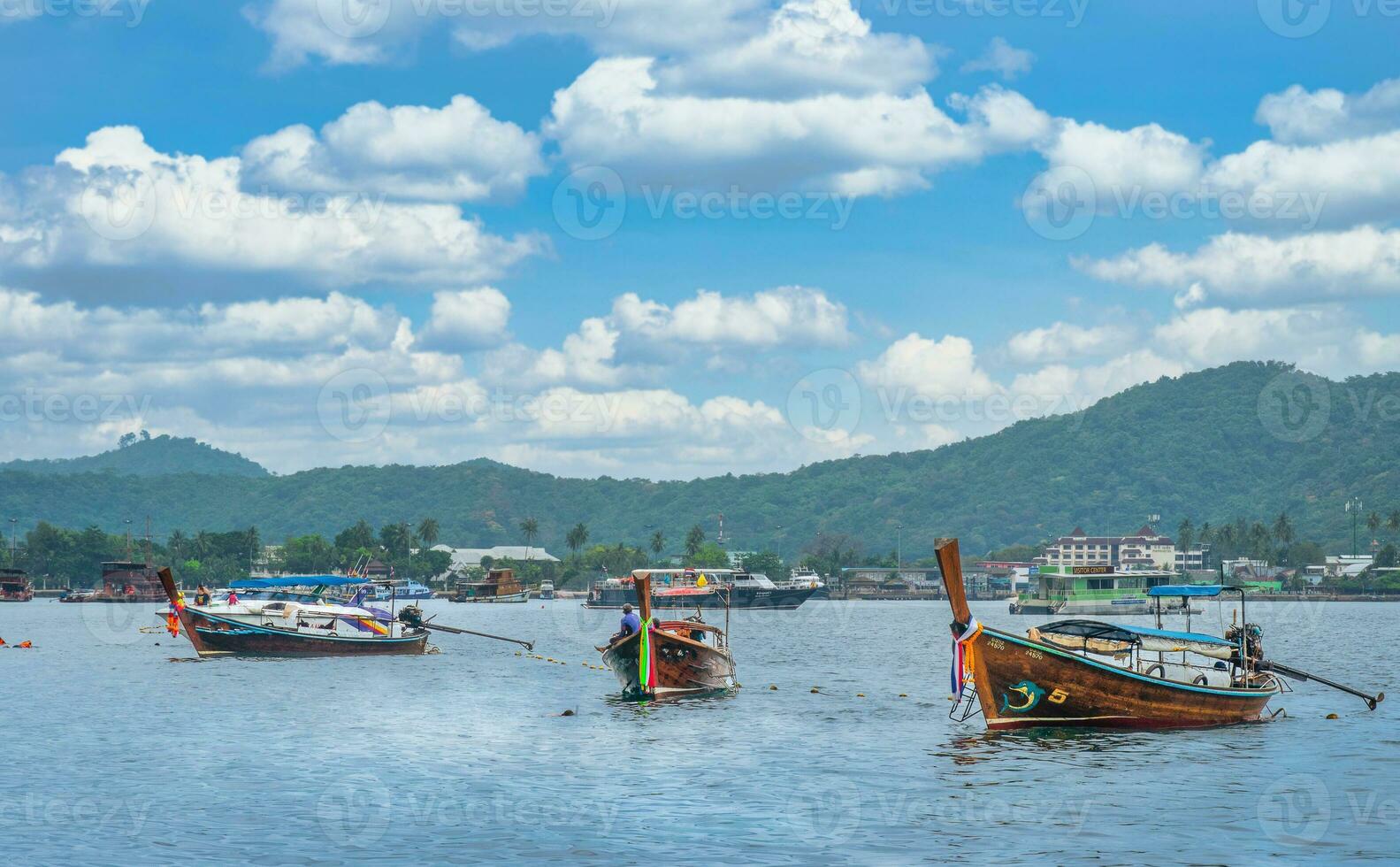 dagtocht naar ko phi phi in de zuidelijke eilanden van thailand foto