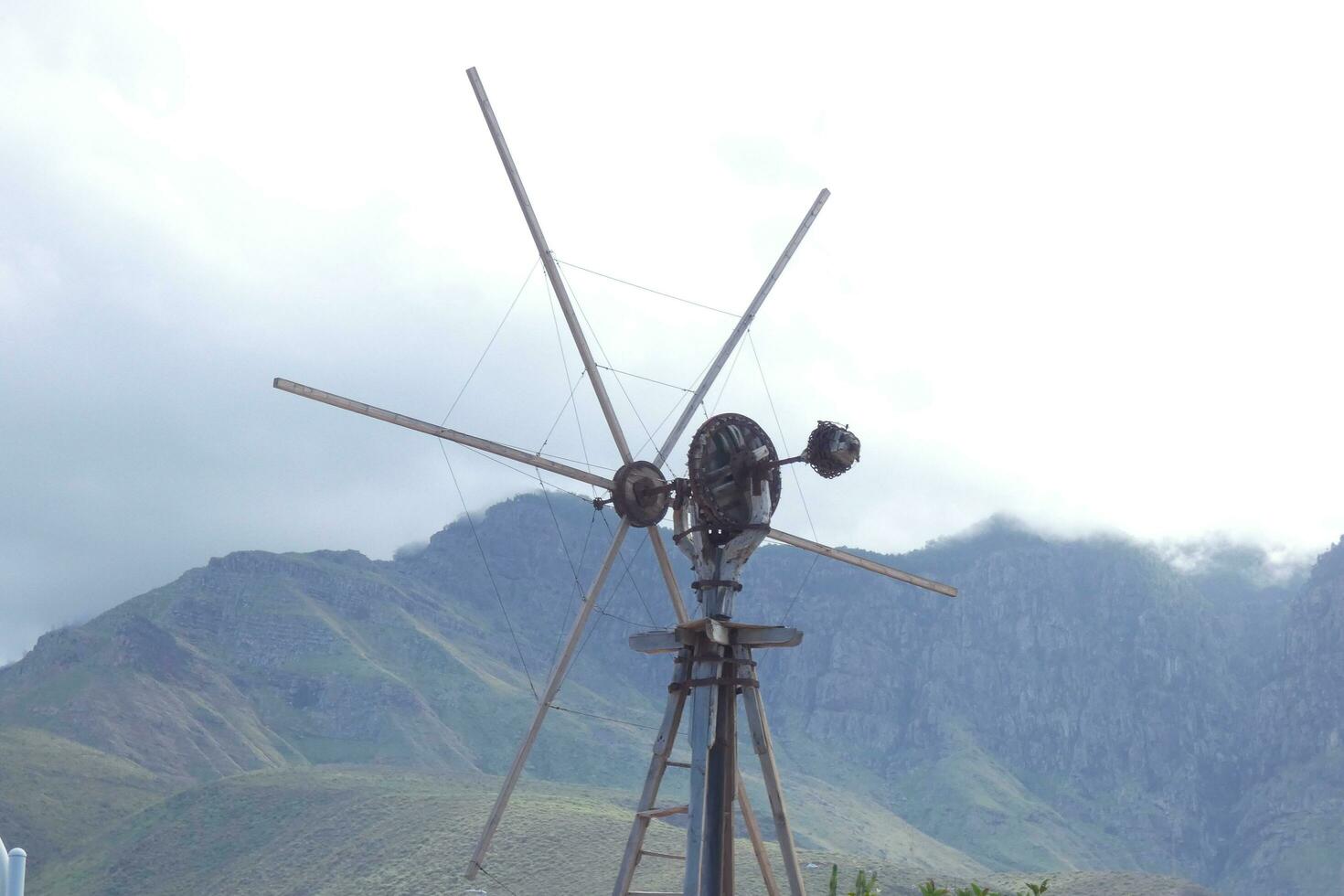 klassiek windmolen mechanisme zonder de zeilen foto