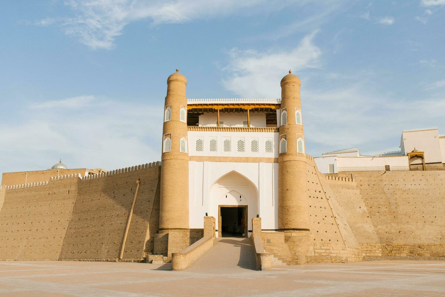 bukhara, Oezbekistan. december 2021. de oude vesting muur van de citadel foto