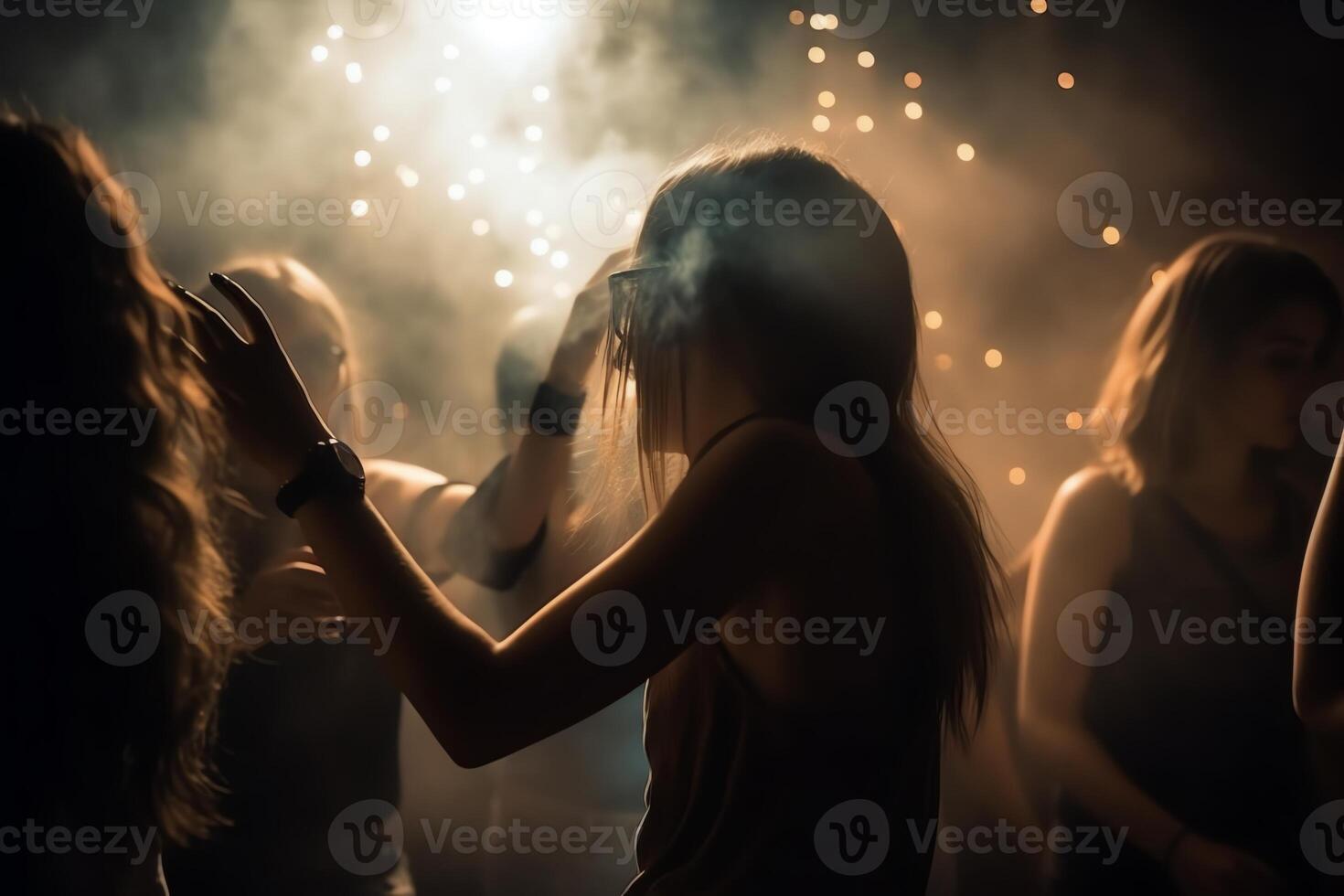 partij mensen genieten concert door dansen in nachtclub partij technologie. ai gegenereerd foto