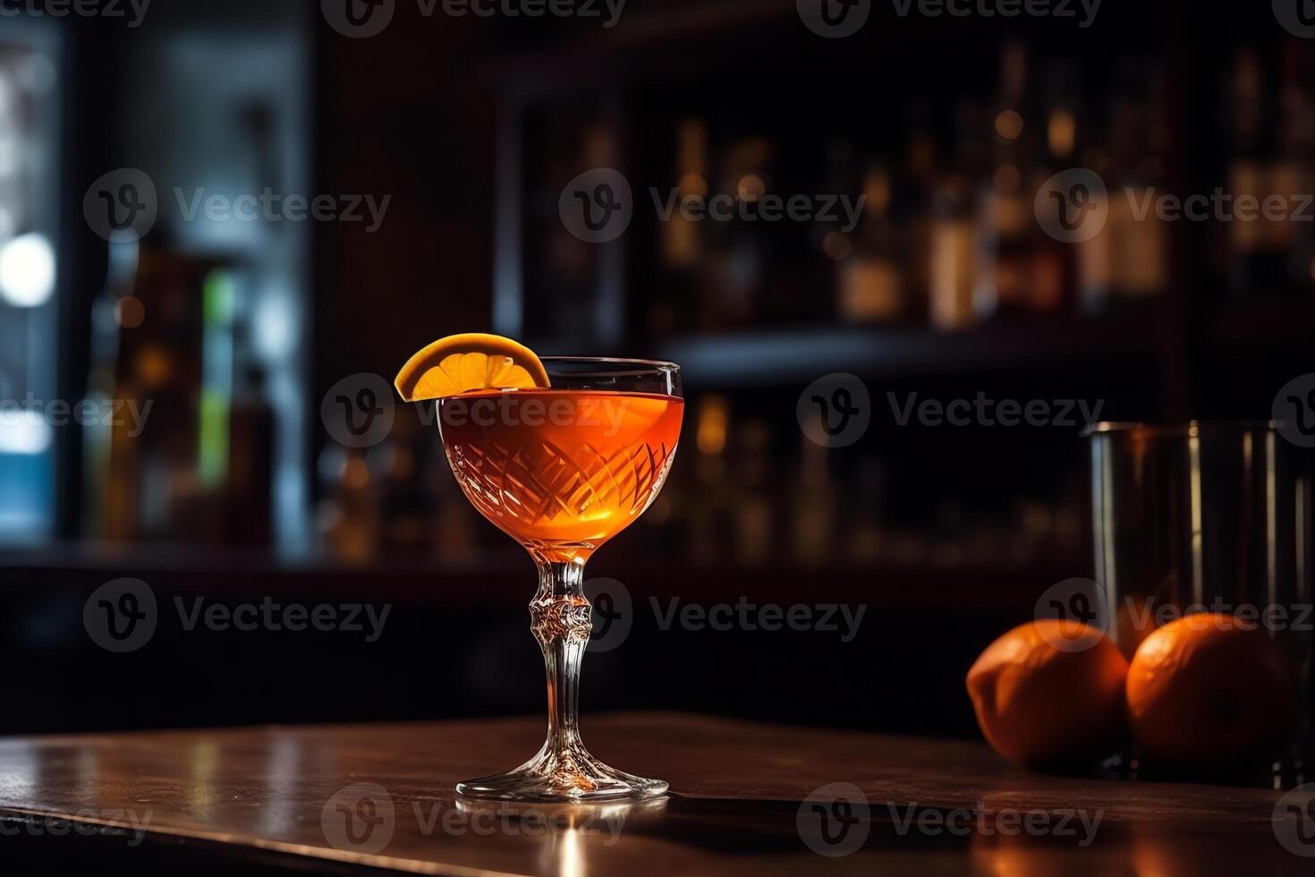 een cocktail glas met een oranje plak Aan top cocktail Aan een bar balie. ai gegenereerd foto