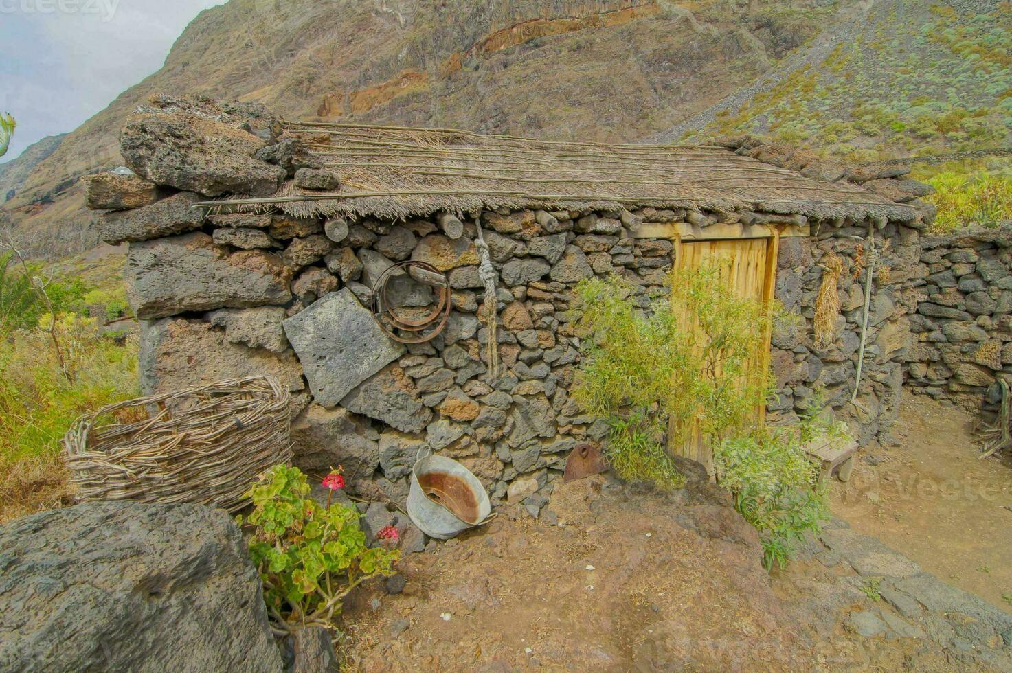 verlaten steen gemaakt huis foto