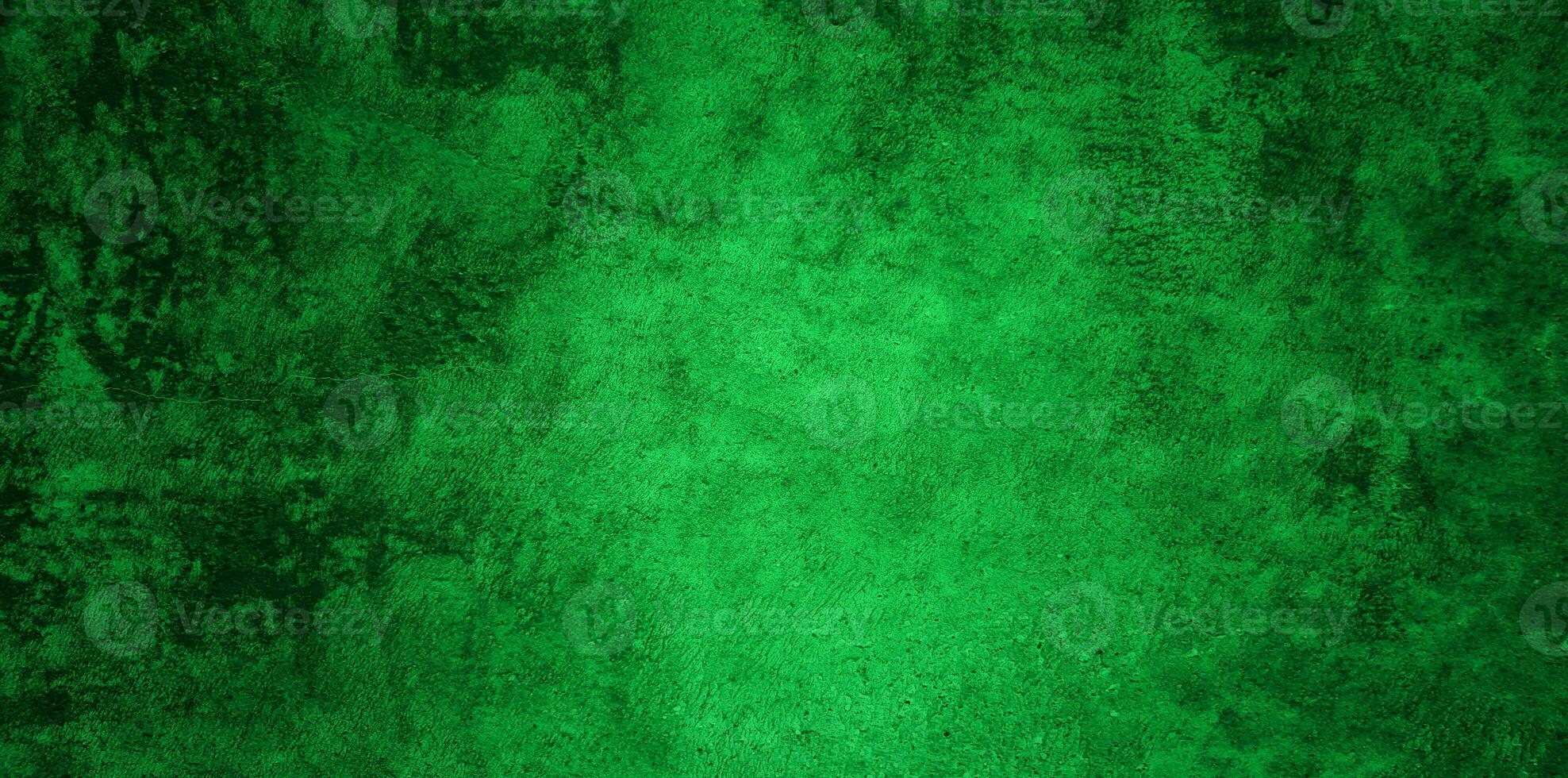 abstract grunge decoratief Verlichting donker groen stucwerk muur structuur breed hoek ruw gekleurde achtergrond foto