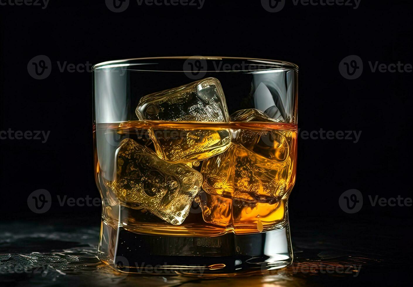 whisky met ijs in glas Aan zwart achtergrond foto