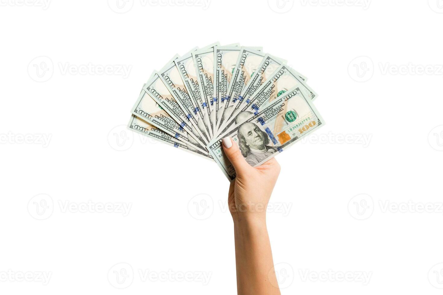 top visie van geïsoleerd vrouw hand- Holding een ventilator van een honderd dollar rekeningen. rijkdom en rijk concept foto