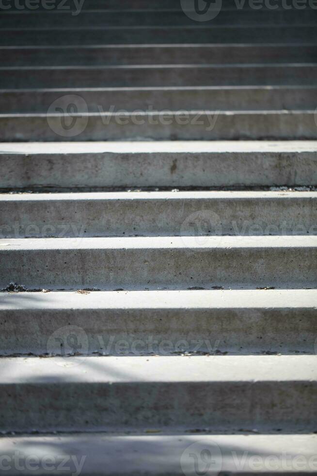 verticaal beton stappen. stad trap. foto