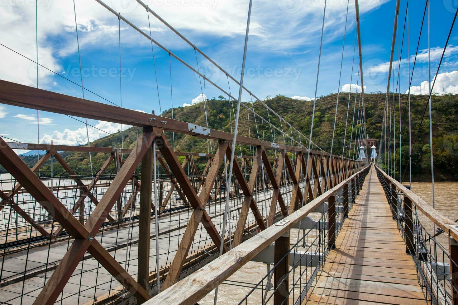 de historisch brug van de west een een suspensie brug verklaard Colombiaanse nationaal monument gebouwd in 1887 over- de cauca rivier- foto