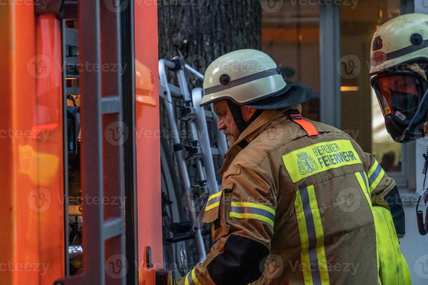 berliner brandweer brandweerlieden foto