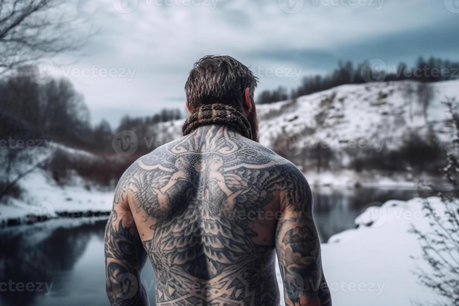 IJslands Mens met zijn terug gedekt in tatoeages buiten in bevroren winter. ai gegenereerd foto