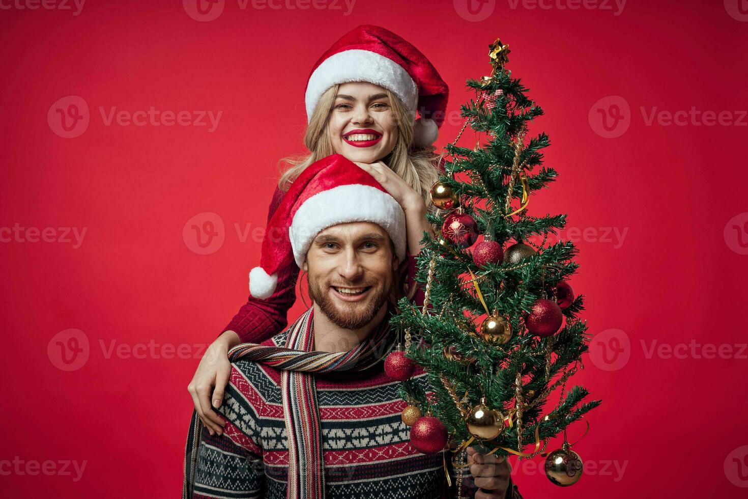 vrouw De volgende naar Mens familie portret Kerstmis boom decoratie vakantie foto