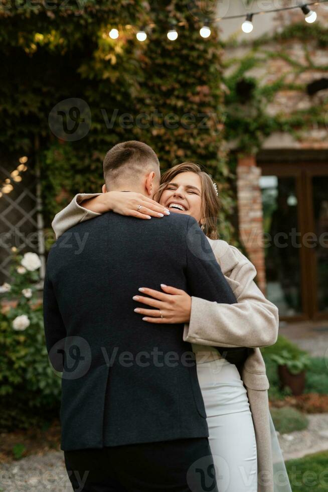 de eerste bruiloft dans van de bruid en bruidegom foto