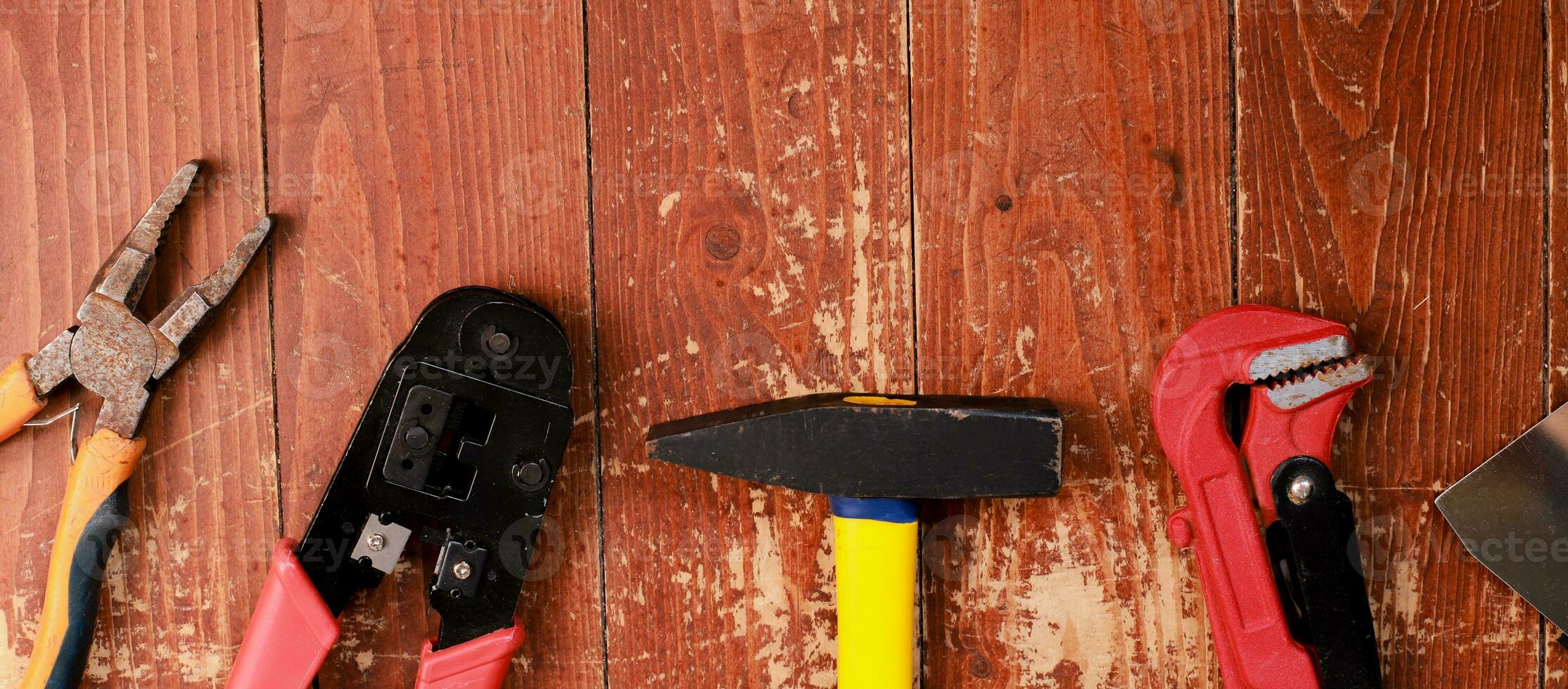 banier vlak leggen gebouw gereedschap Aan houten achtergrond. Doen make-overs. gelukkig vaders dag foto