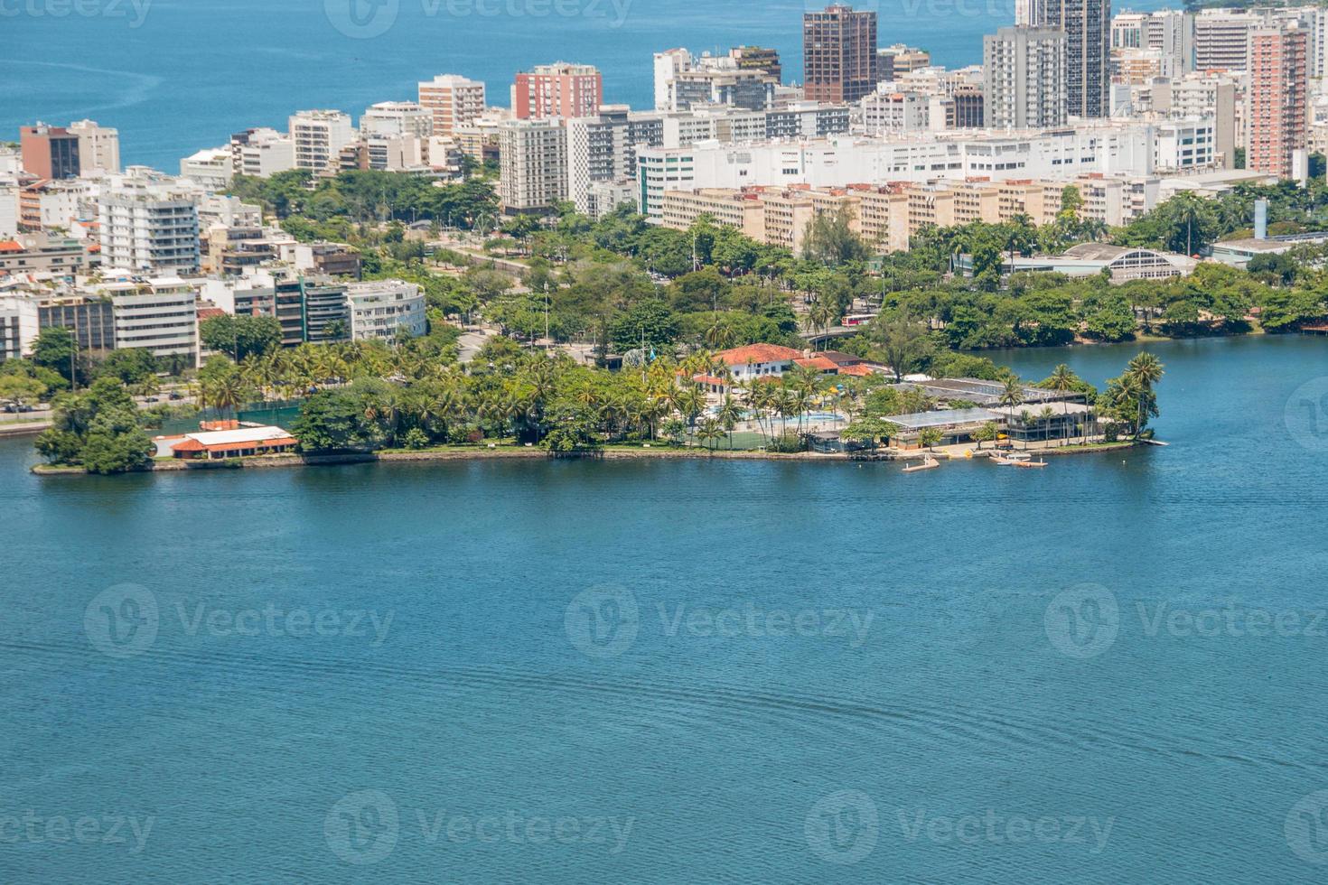 uitzicht op de lagune van rodrigo de freitas in rio de janeiro, brazilië foto