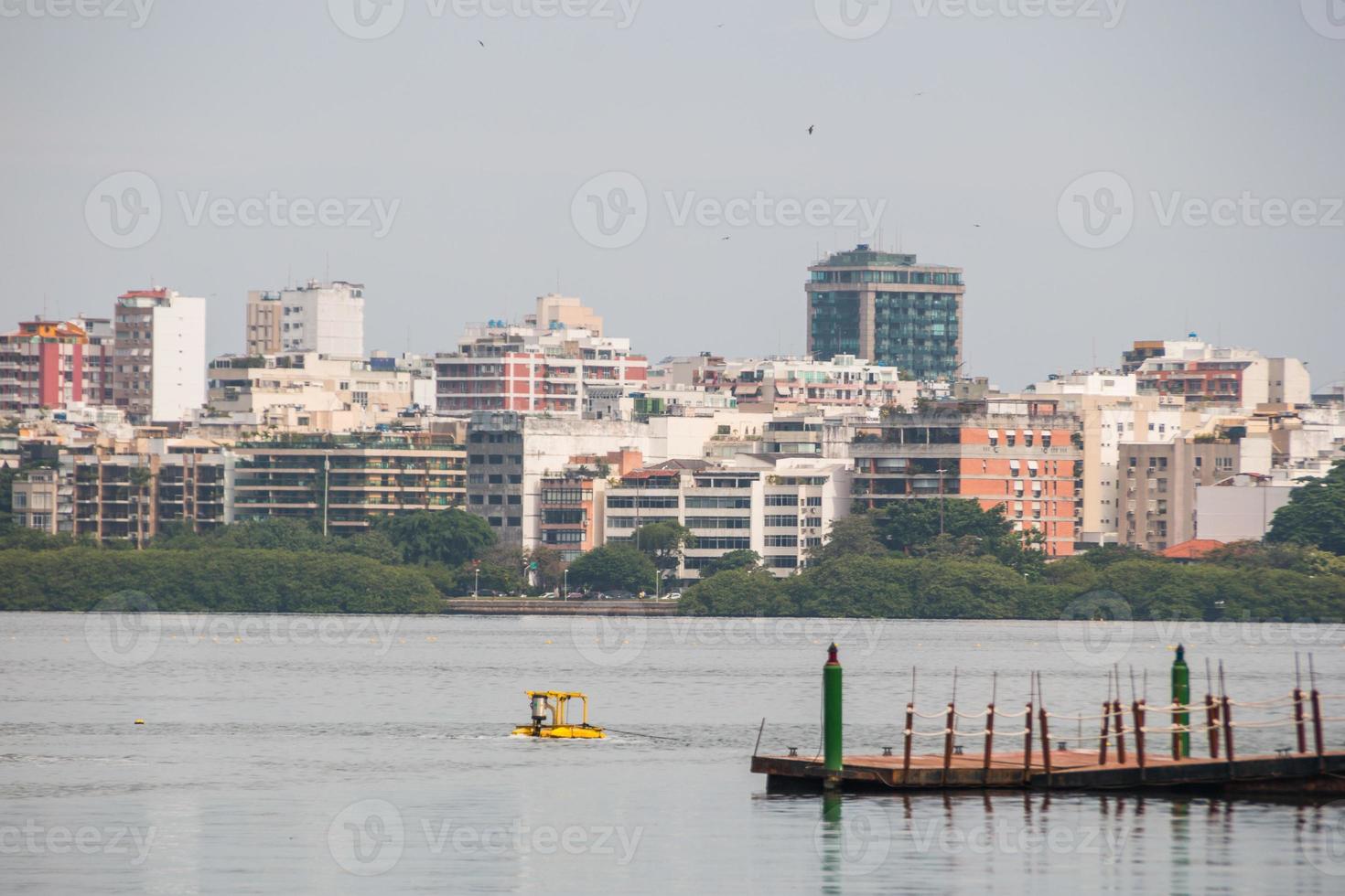 uitzicht op de lagune van rodrigo de freitas in rio de janeiro, brazilië foto
