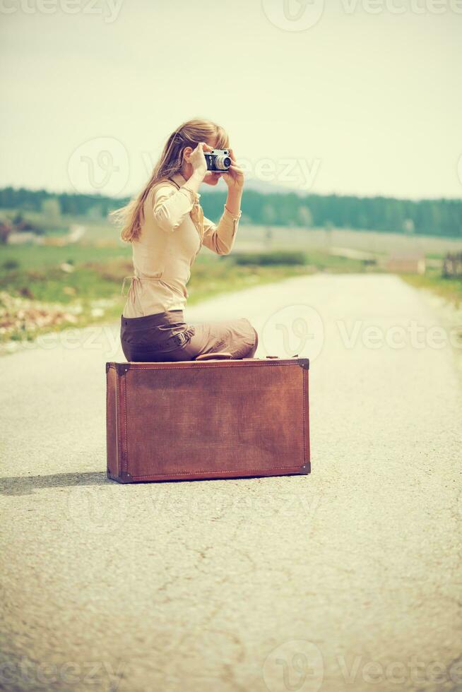 een vrouw met een camera foto