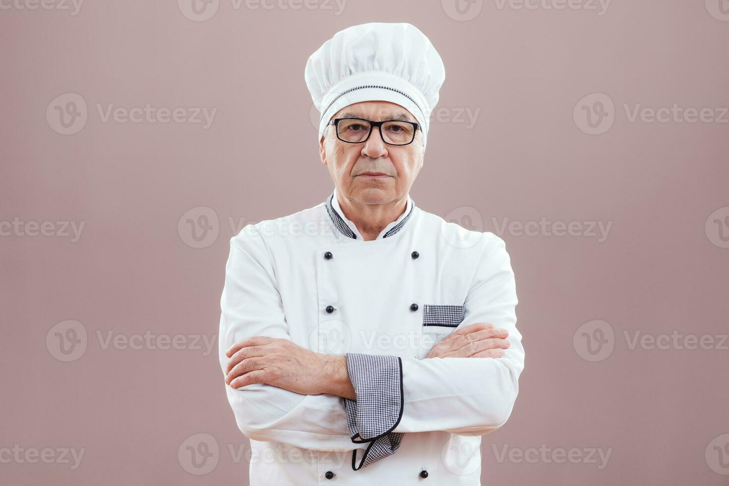 portret van een senior chef foto