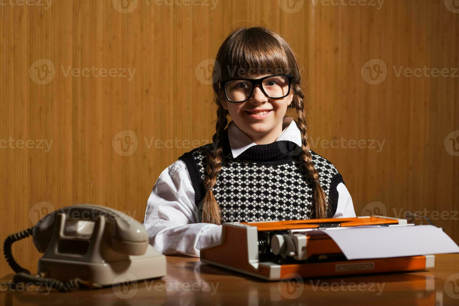 portret van een meisje spelen de rol van een secretaris foto