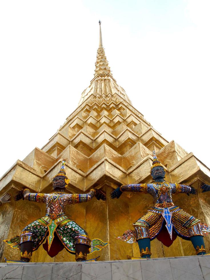 wat phra kaew tempel in bangkok, thailand foto