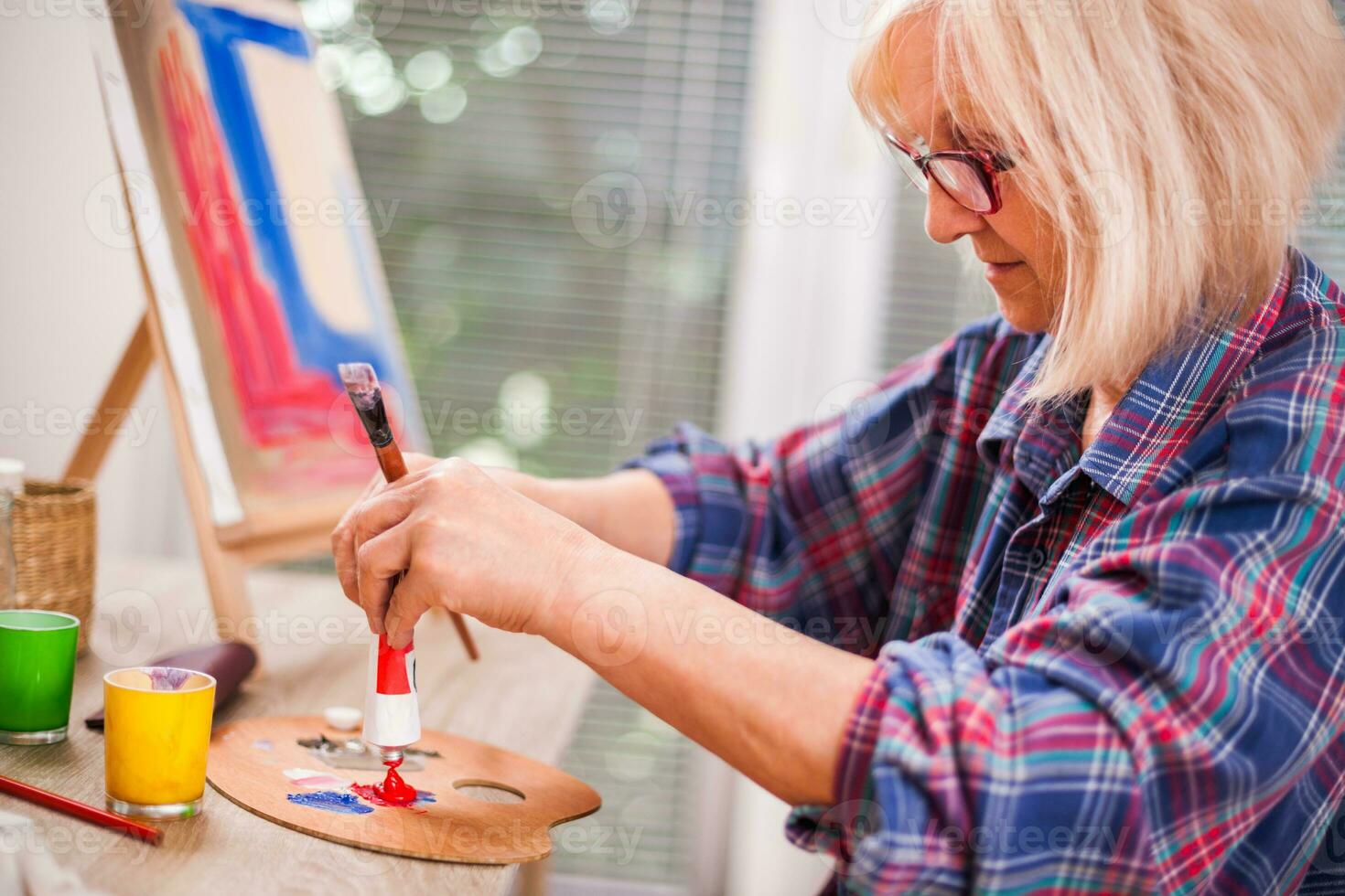 een vrouw schilderij foto