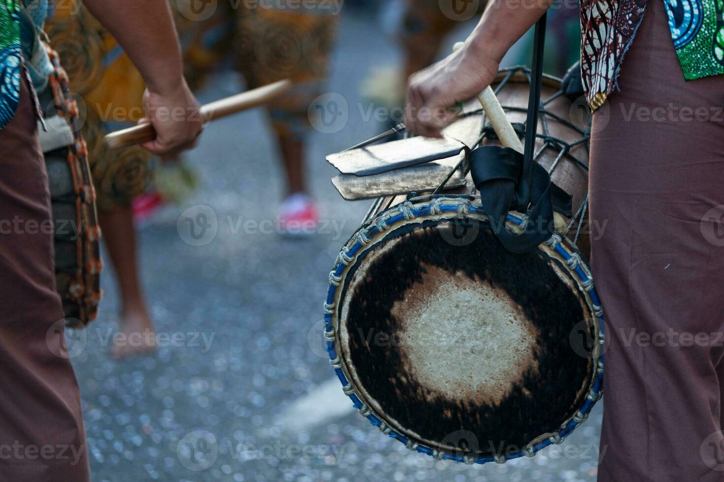 percussionisten gedurende de carnaval van groots boucan foto