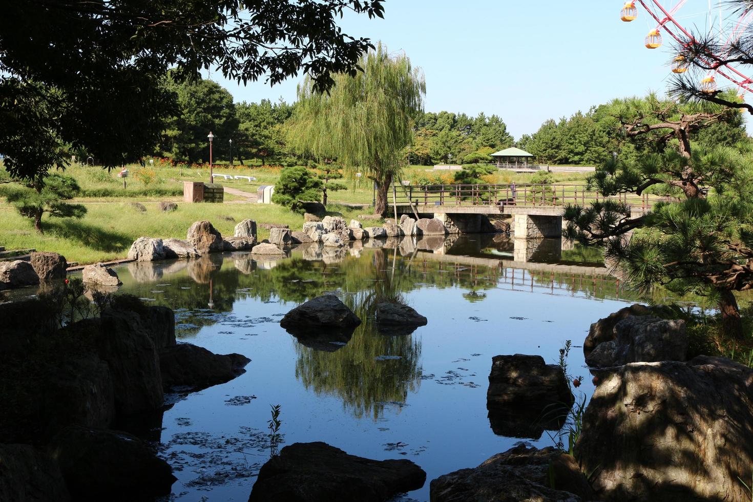 Japanse stijltuin in het park foto