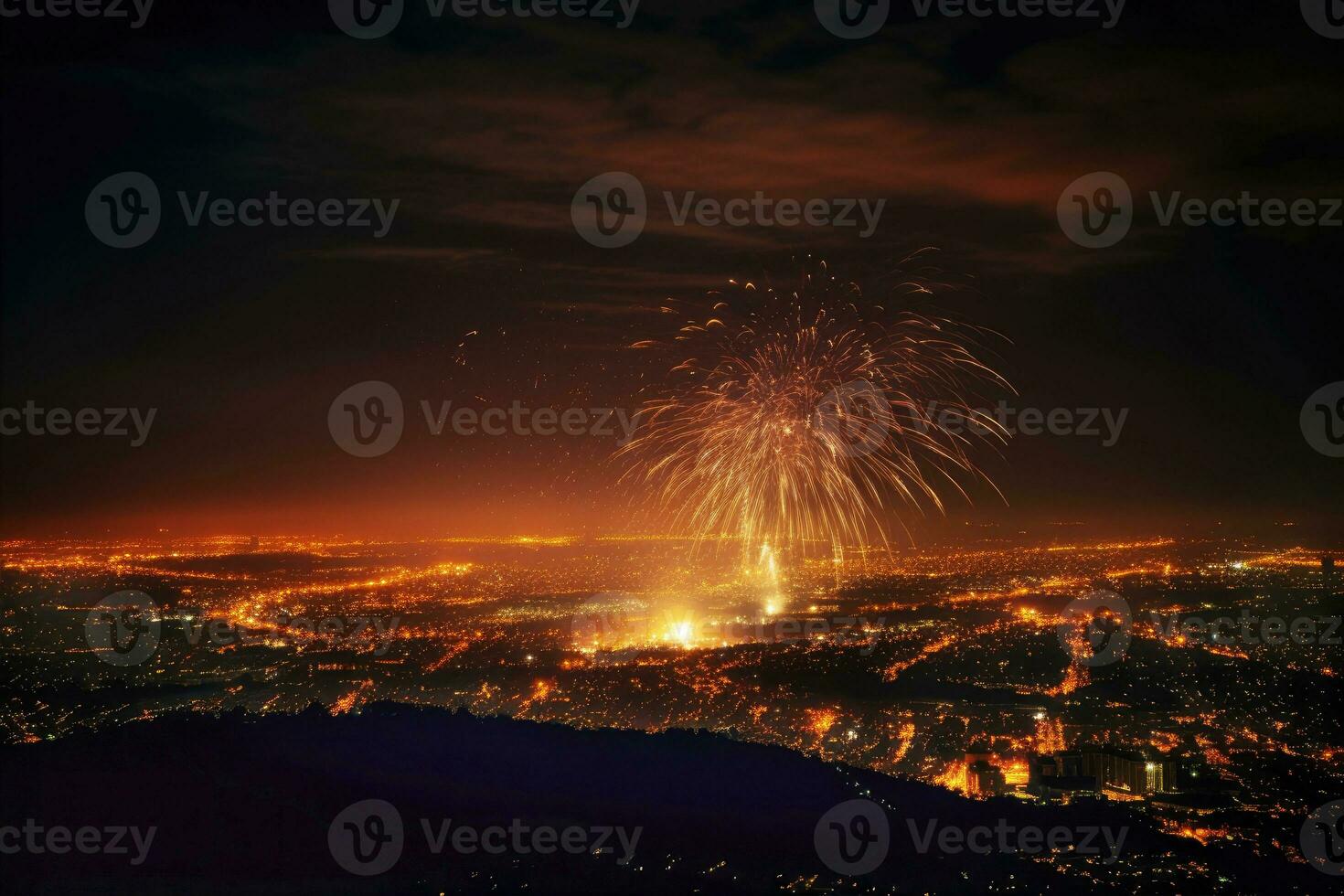 vuurwerk over- de stad voor vakantie of onafhankelijkheid dag foto