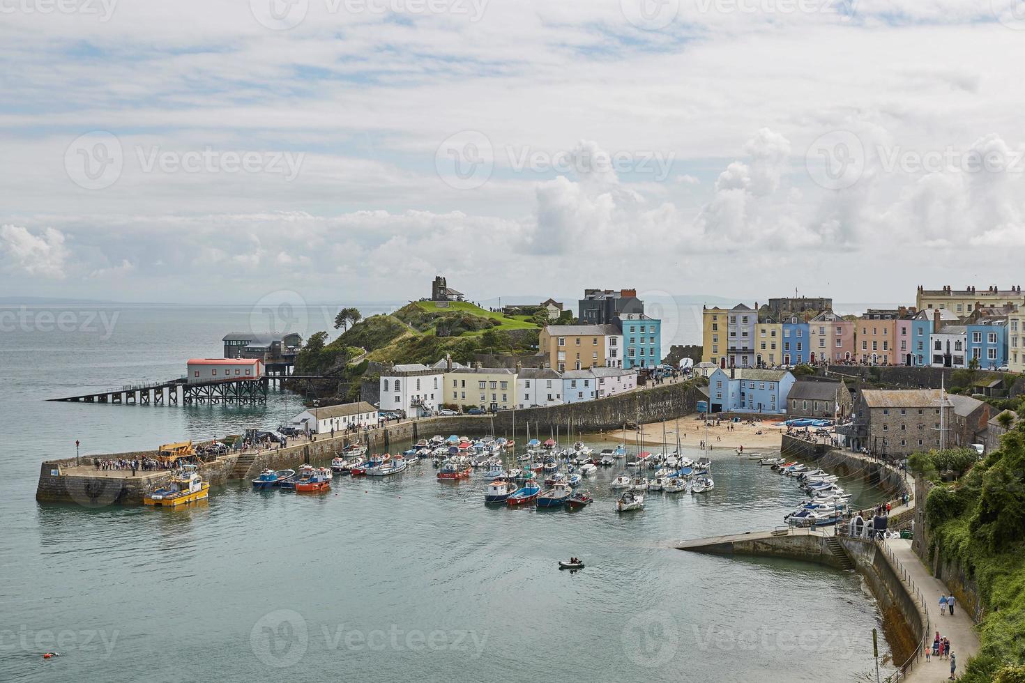 tenby en kasteel in wales, engeland foto