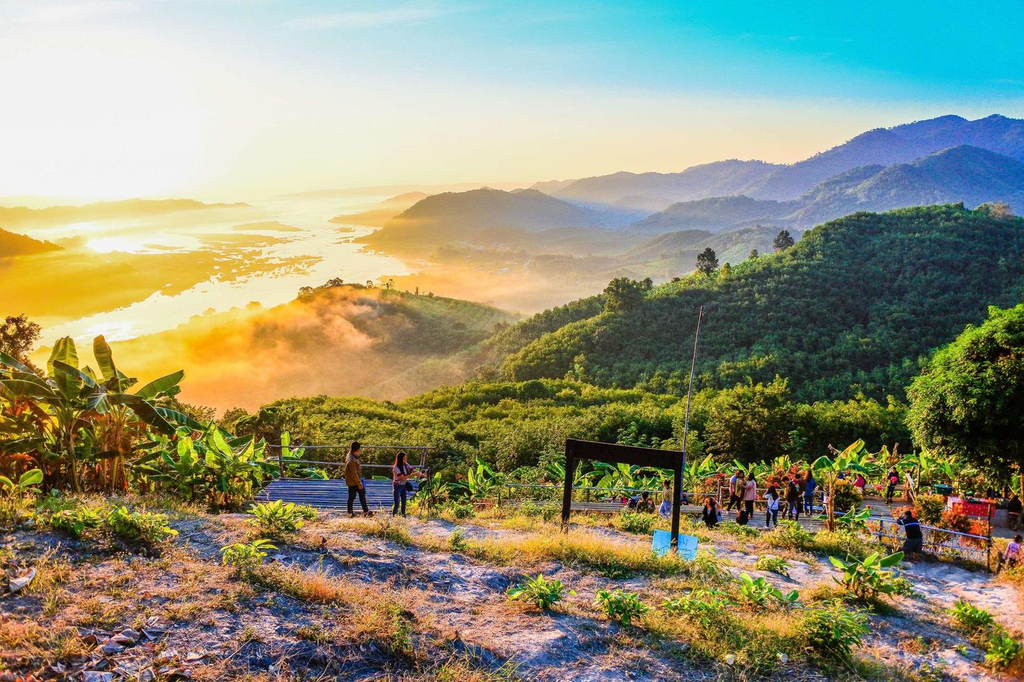 ochtendzonlicht bij de mekong rivier, sangkhom district, thailand foto