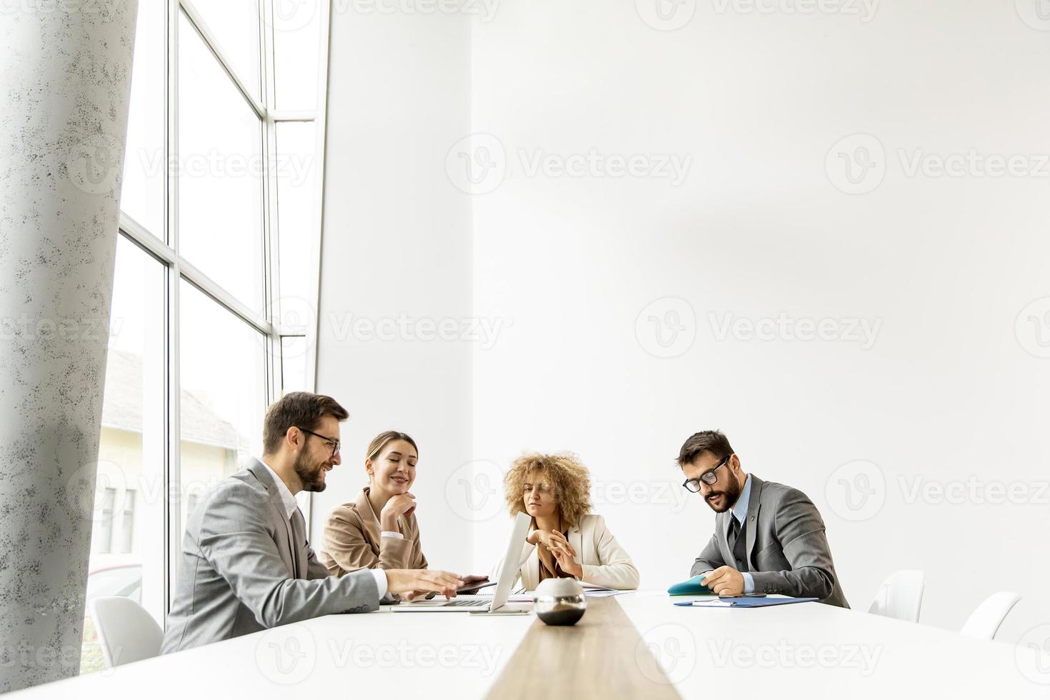 mensen in een vergadering met kopie ruimte foto