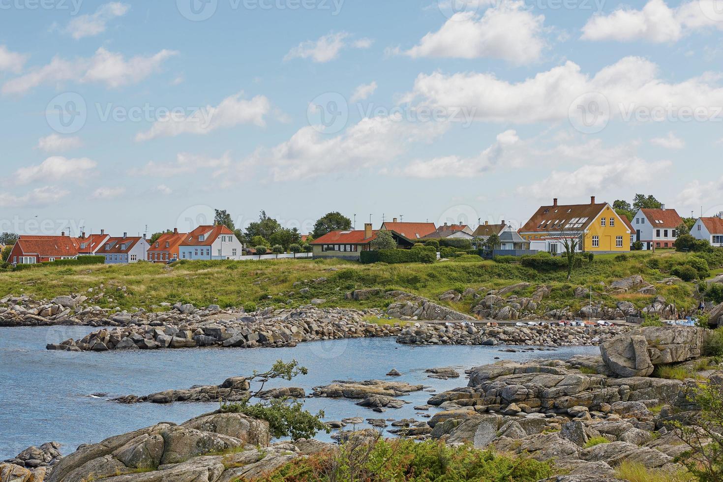 klein dorpje svaneke op het eiland bornholm in denemarken foto