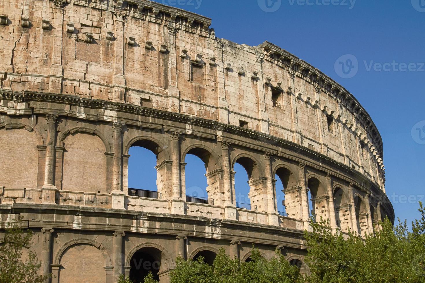 buitenaanzicht van colosseum in rome in italië foto