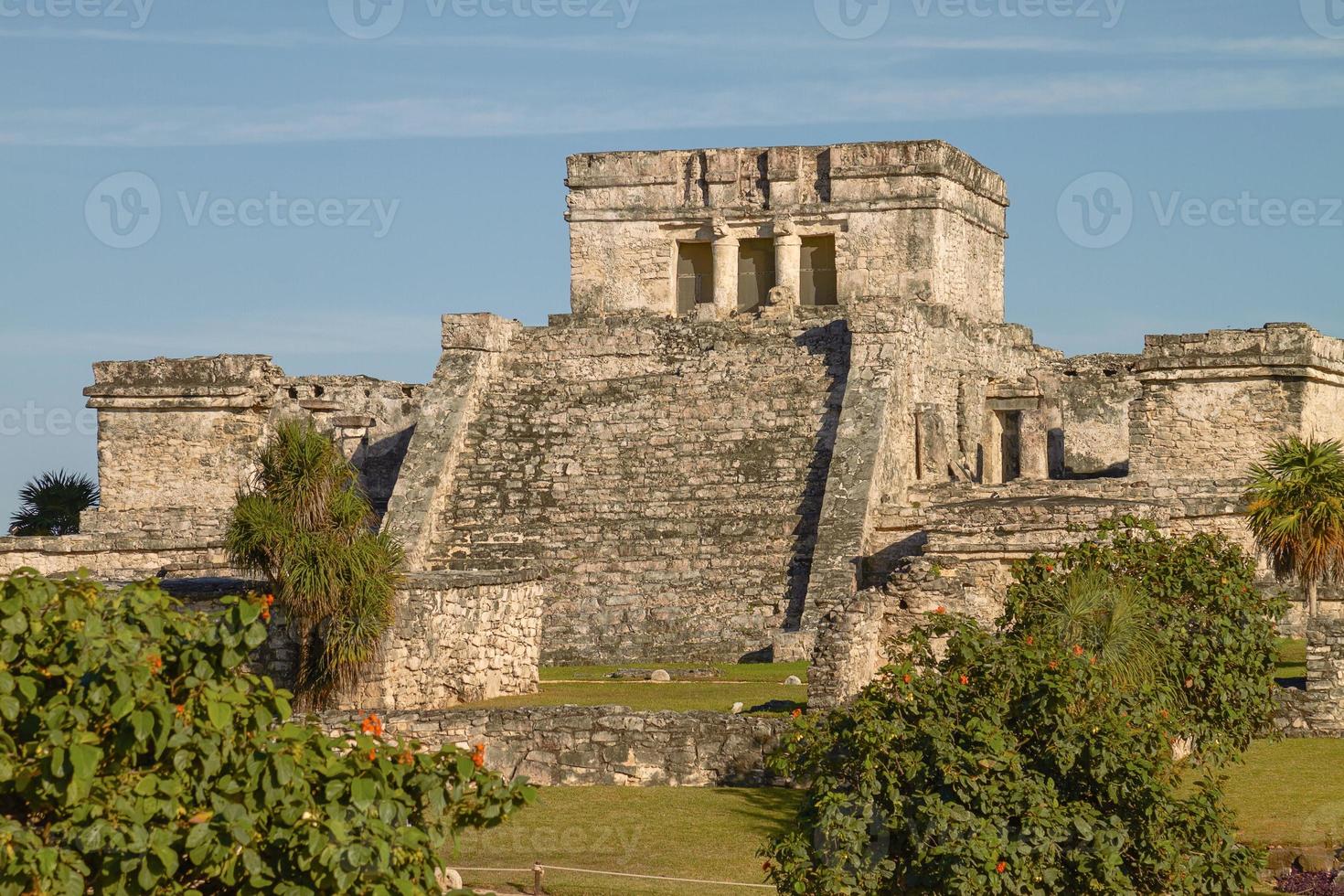 Maya-ruïnes van de tempel in tulum, mexico foto