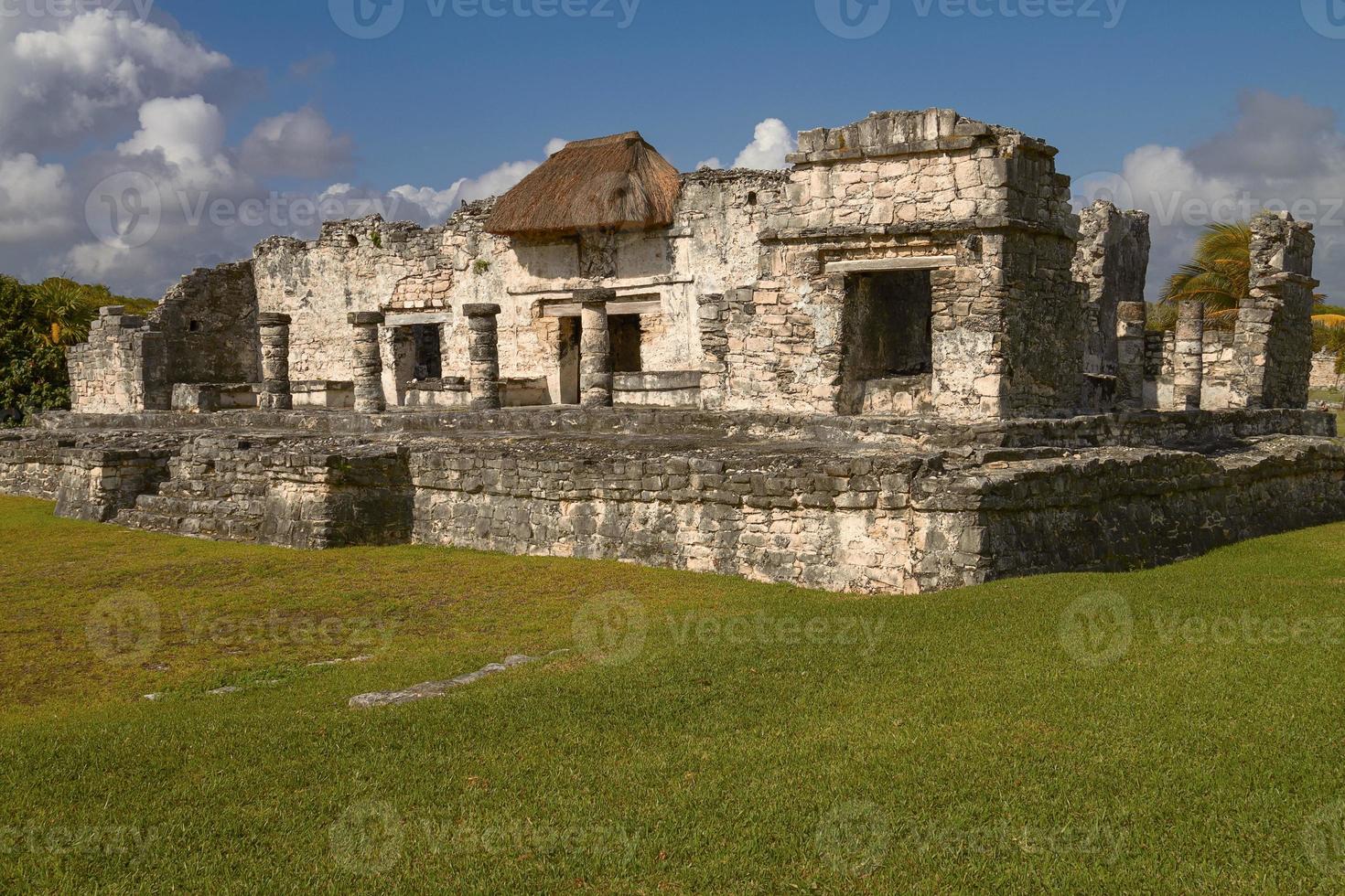 Maya-ruïnes van de tempel in tulum, mexico foto