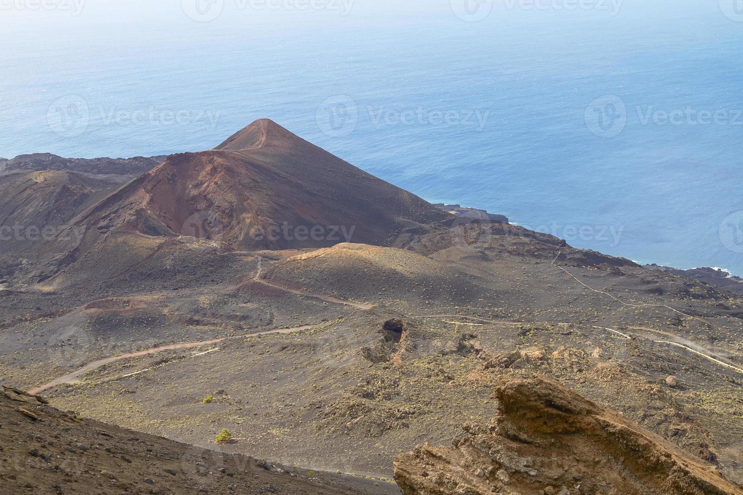 kustlijn van het vulkanische eiland Las Palmas op de Canarische eilanden foto