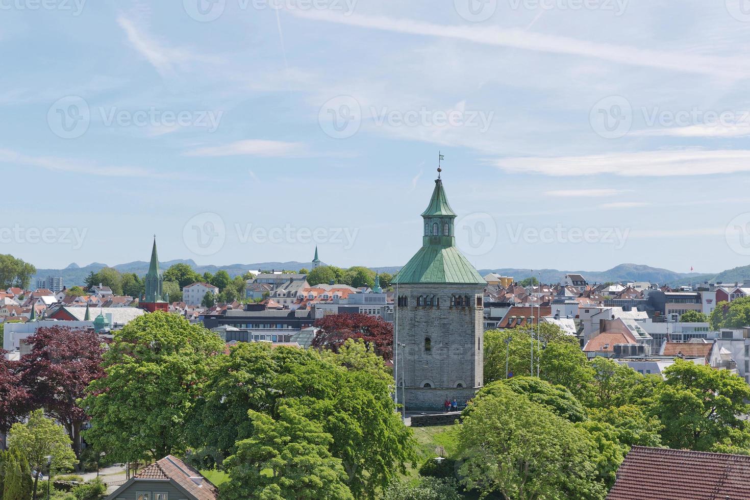 de valbergtoren met uitzicht op de stad Stavanger in Noorwegen foto