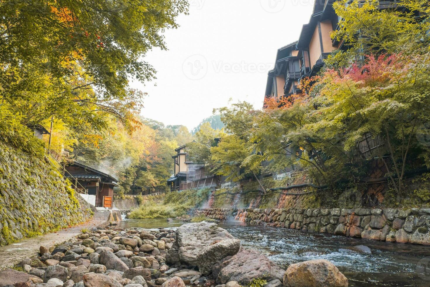 heet voorjaar steden, kurokawa onsen, Ryokan en brug, kurokawa Bij ochtend, kumamoto, kyushu, Japan foto