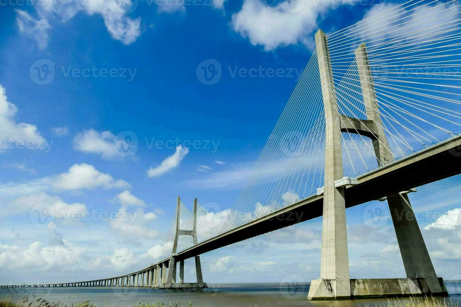 visie met een brug foto