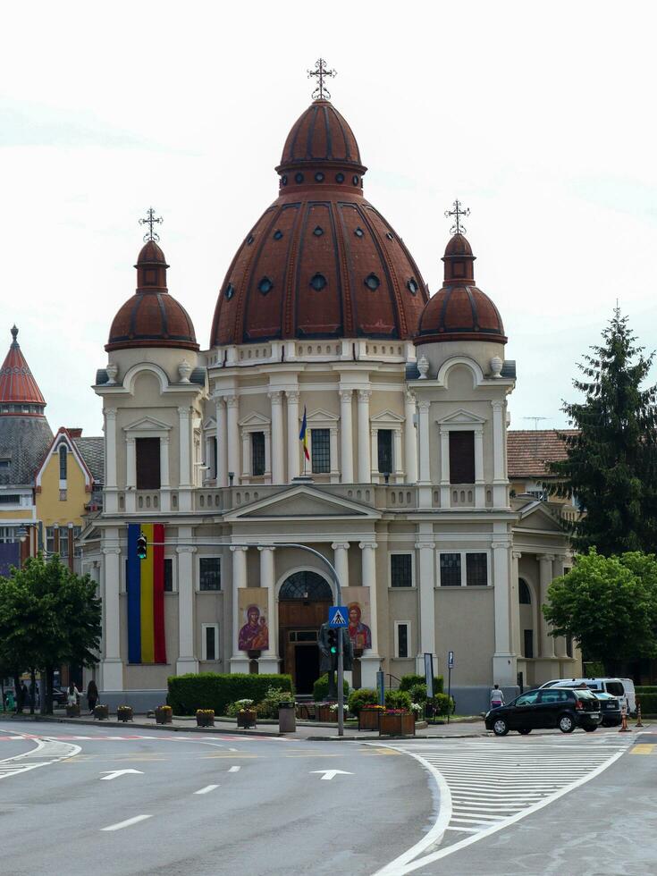 bouwkundig gebouwen gevonden in de historisch centrum van targul mures foto