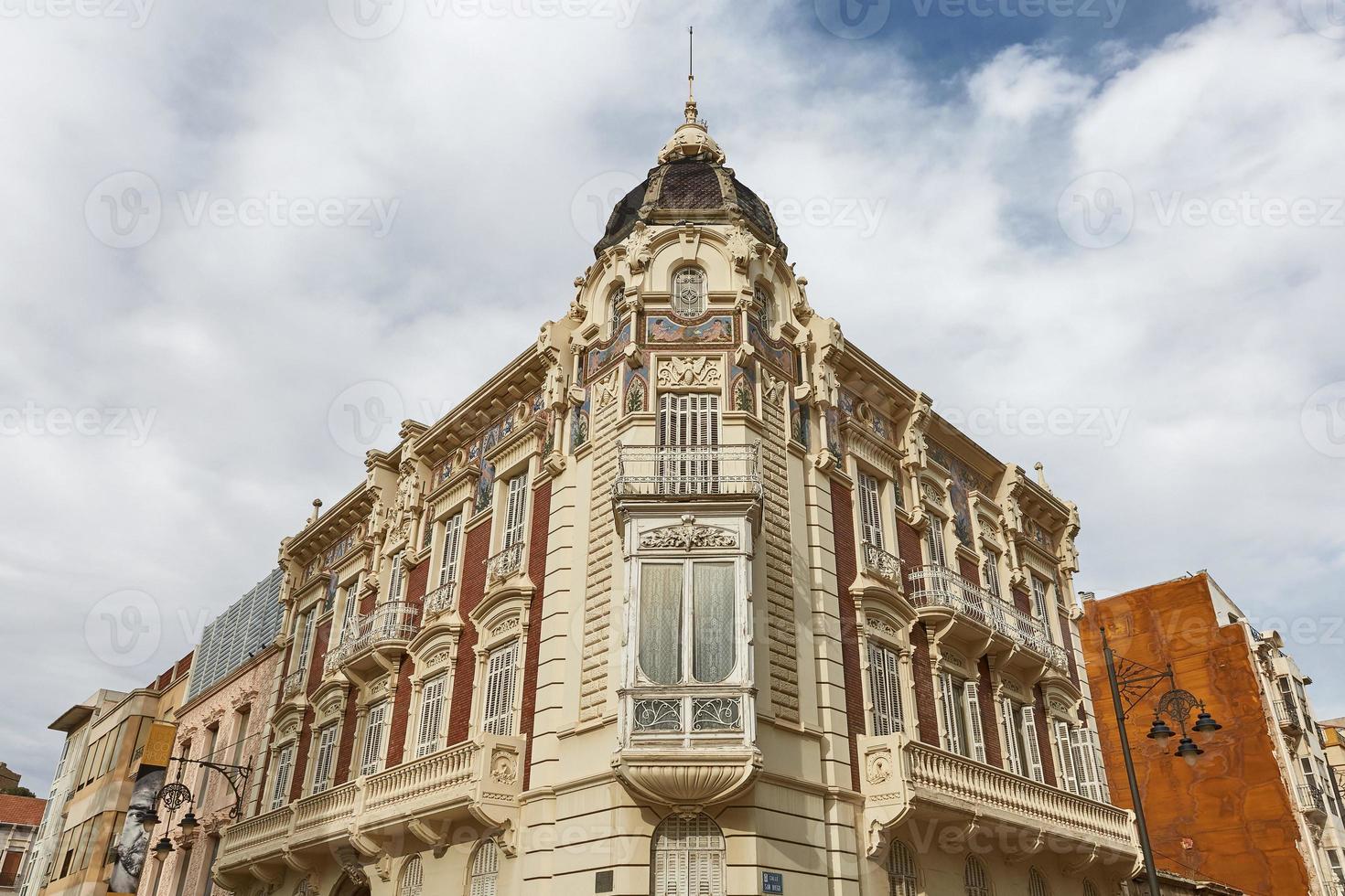 mooie oude gevel van een huis in Cartagena in Spanje foto