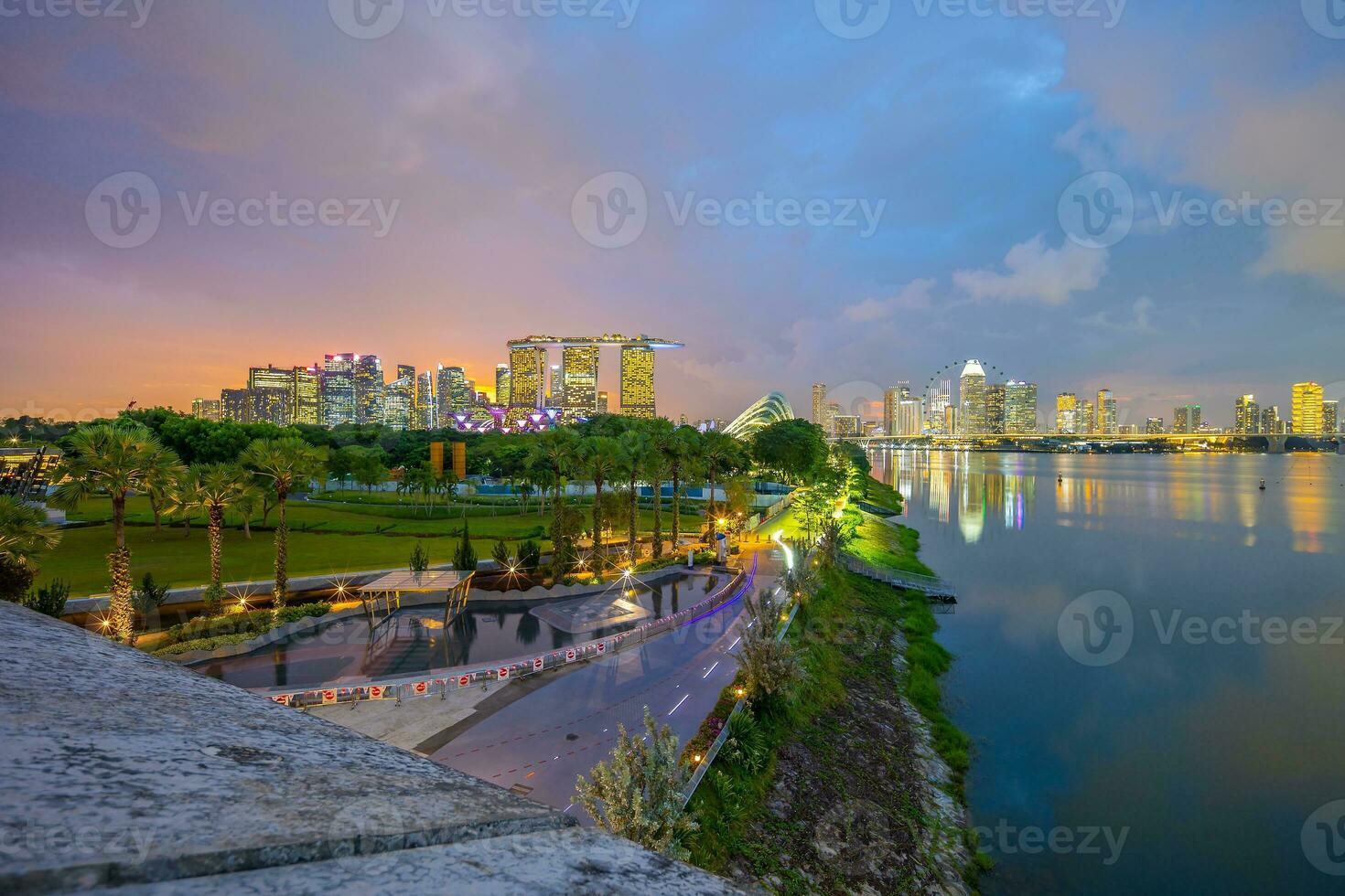 downtown stad horizon Bij de jachthaven baai, stadsgezicht van Singapore foto