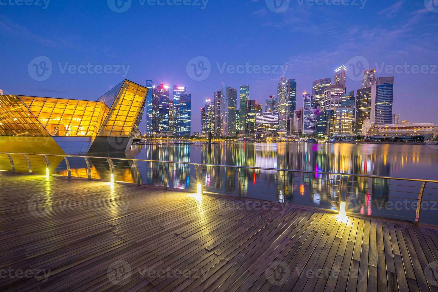 downtown stad horizon Bij de jachthaven baai, stadsgezicht van Singapore foto