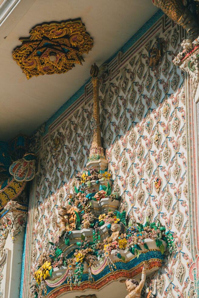 de architectuur van wat Pariwas, mooi tempel in Bangkok of tempel in Thailand. foto