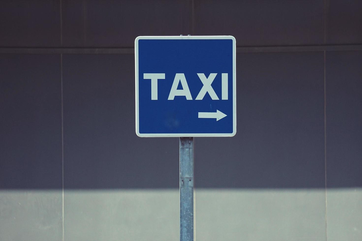 taxistandplaats verkeerslicht op straat foto