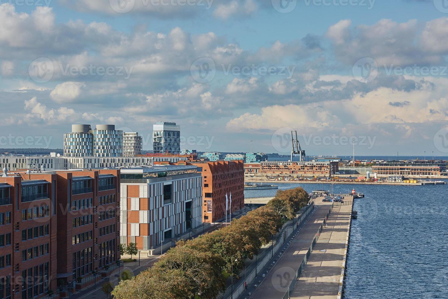 uitzicht op de stad Kopenhagen in Denemarken tijdens bewolkte dag foto