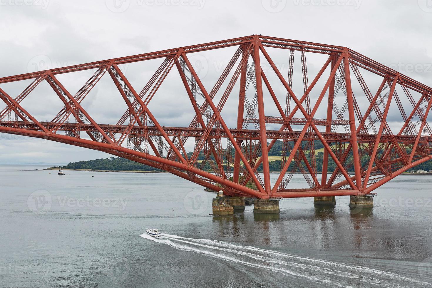 de vierde spoorbrug Schotland verbindt South Queensferry Edinburgh met North Queensferry Fife foto